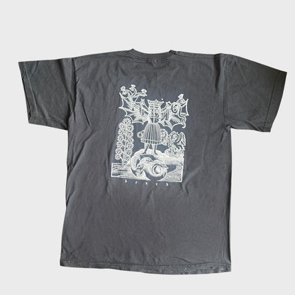 Nihill Band Krach T-Shirt Size L Slim Fit Verdonkermaan Grond