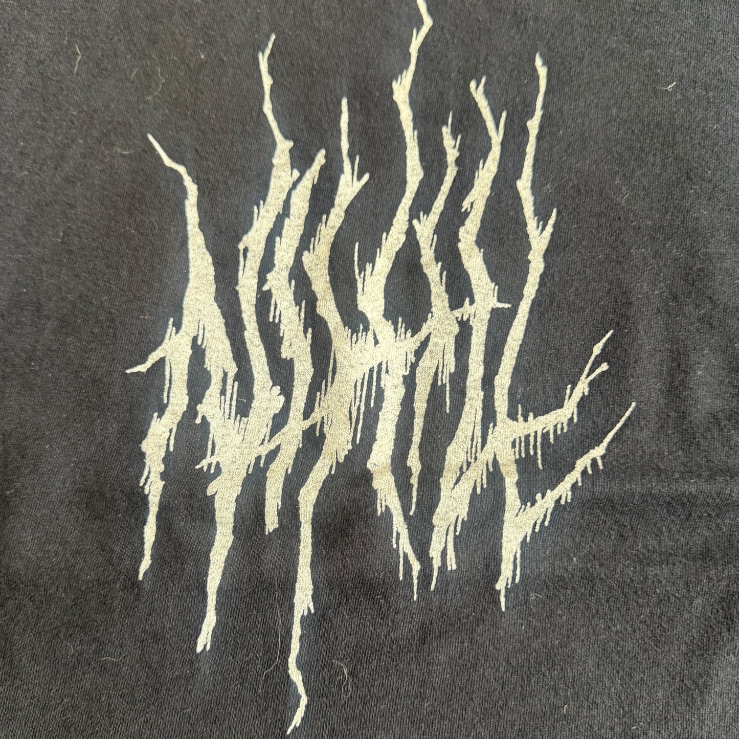 Nihill Band Krach T-Shirt Size L Slim Fit Verdonkermaan Grond