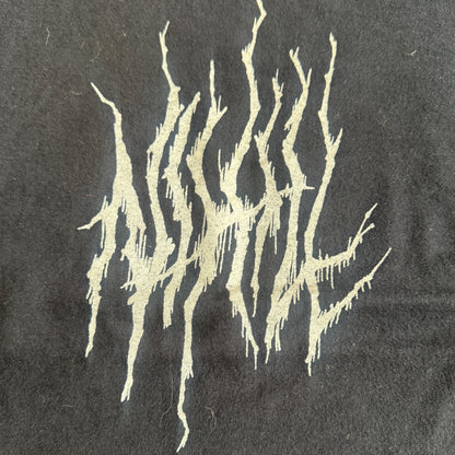 Nihill Band Krach T-Shirt Size L Slim Fit Verdonkermaan Grond